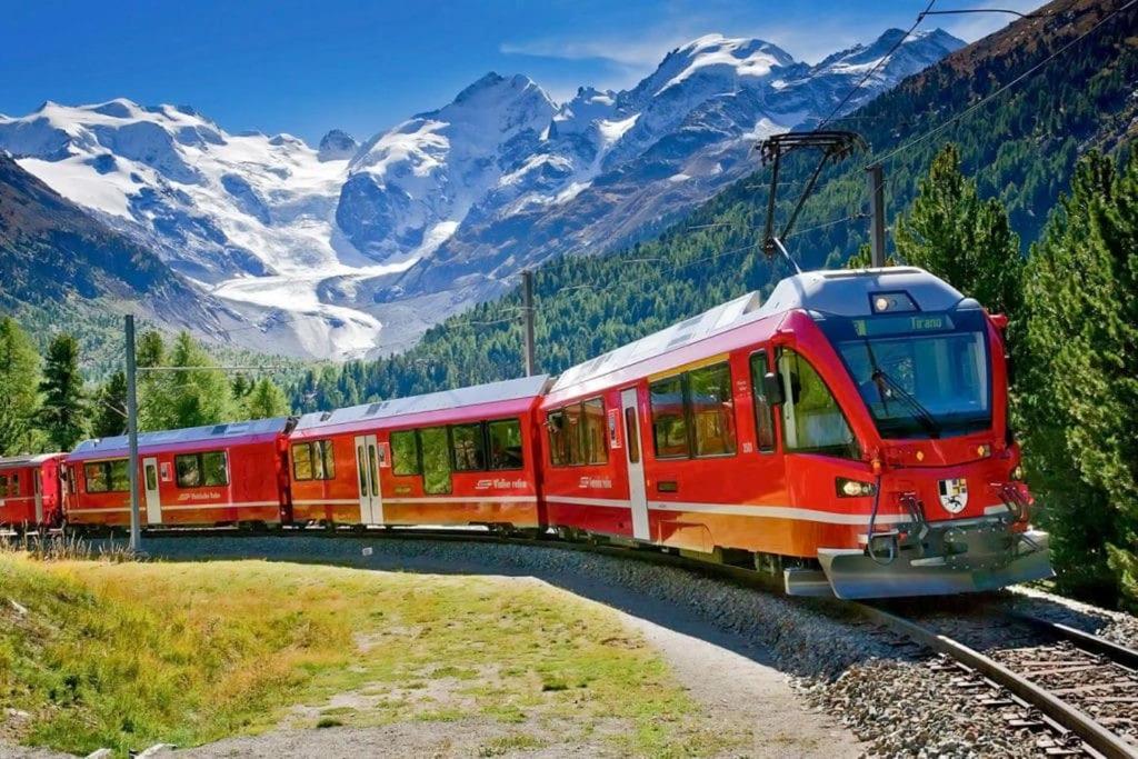 Bnbernina Express Dietro Al Trenino Rosso Tirano Exterior foto